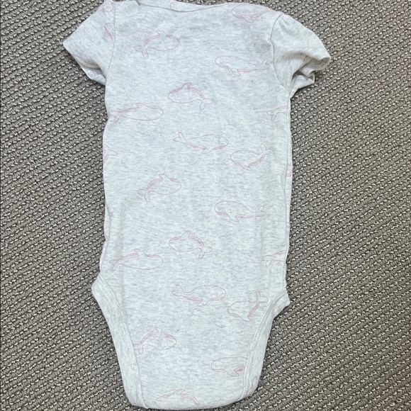 Carter's 6m onsie with Pink whales - Picture 5 of 5